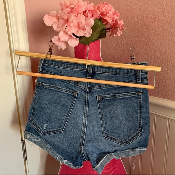 👗Abercrombie Denim Distressed Shorts, 27”, size 4 - Picture 5 of 6